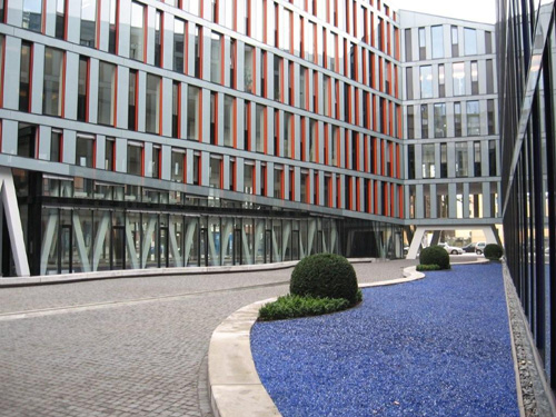 Jahreszeiten Verlag Hamburg mit Raffstoreanlagen